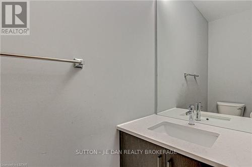 98 Locky Lane, Middlesex Centre, ON - Indoor Photo Showing Bathroom