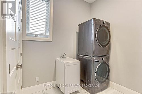 98 Locky Lane, Middlesex Centre, ON - Indoor Photo Showing Laundry Room