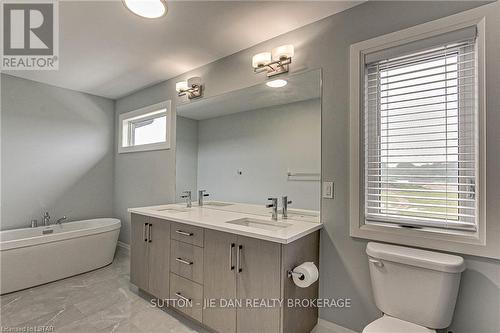98 Locky Lane, Middlesex Centre, ON - Indoor Photo Showing Bathroom