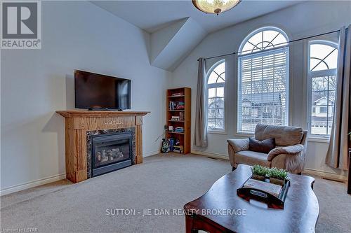 853 Mapleridge Street, London, ON - Indoor Photo Showing Living Room With Fireplace