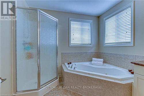 853 Mapleridge St, London, ON - Indoor Photo Showing Bathroom