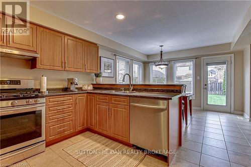 853 Mapleridge St, London, ON - Indoor Photo Showing Kitchen With Double Sink