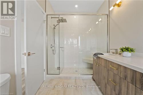 3836 Nigh Rd, Fort Erie, ON - Indoor Photo Showing Bathroom