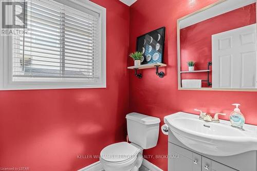 2306 Buroak Dr, London, ON - Indoor Photo Showing Bathroom