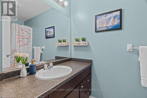 2306 Buroak Drive, London, ON - Indoor Photo Showing Bathroom