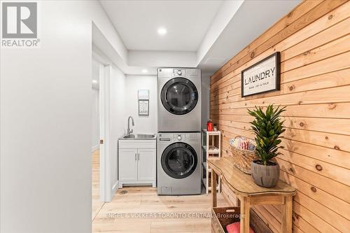 426 5Th Ave E, Owen Sound, ON - Indoor Photo Showing Laundry Room