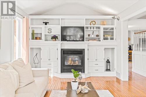 426 5Th Ave E, Owen Sound, ON - Indoor Photo Showing Living Room With Fireplace