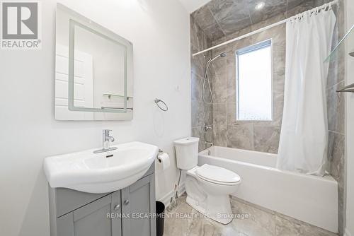 22 Pathfinder Crt, Hamilton, ON - Indoor Photo Showing Bathroom