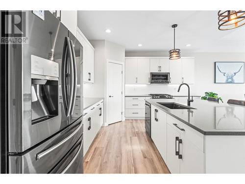 7188 Apex Drive, Vernon, BC - Indoor Photo Showing Kitchen With Stainless Steel Kitchen With Upgraded Kitchen