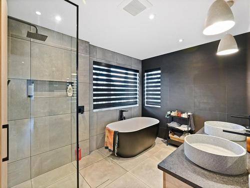 Salle de bains - 385 15E Avenue E., Venise-En-Québec, QC - Indoor Photo Showing Bathroom