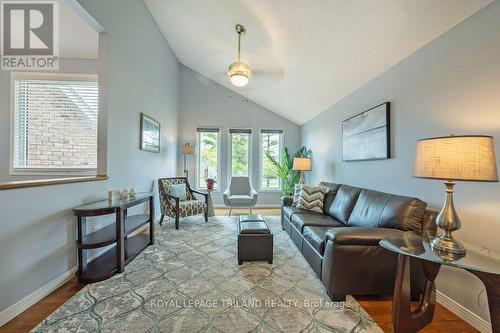 321 Selbourne Drive, Central Elgin, ON - Indoor Photo Showing Living Room