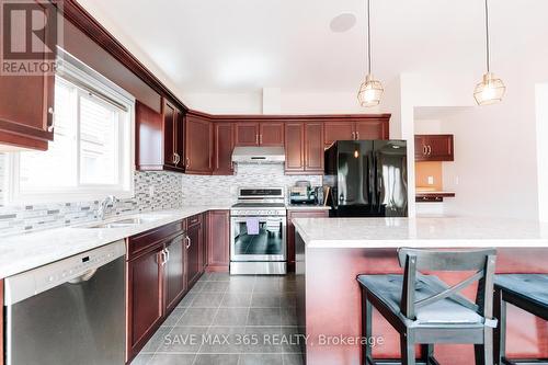 68 - 7536 Lionshead Avenue, Niagara Falls, ON - Indoor Photo Showing Kitchen With Upgraded Kitchen