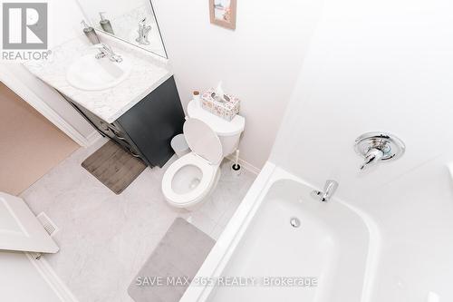 68 - 7536 Lionshead Avenue, Niagara Falls, ON -  Photo Showing Bathroom