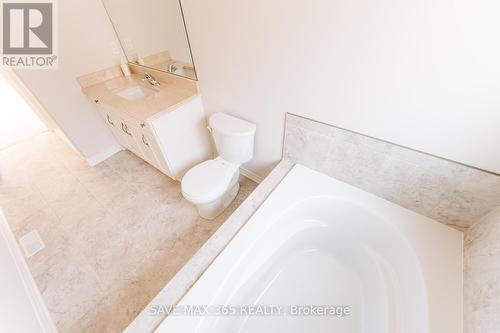 68 - 7536 Lionshead Avenue, Niagara Falls, ON - Indoor Photo Showing Bathroom