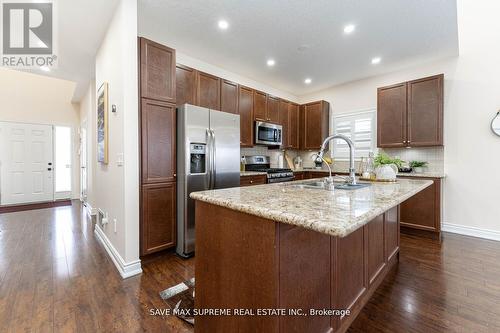 #136 -200 Kingfisher Dr, Mono, ON - Indoor Photo Showing Kitchen