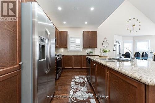 #136 -200 Kingfisher Dr, Mono, ON - Indoor Photo Showing Kitchen With Double Sink