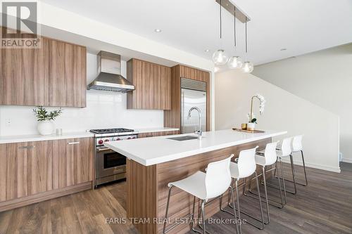 3666 Ferretti Crt, Innisfil, ON - Indoor Photo Showing Kitchen With Upgraded Kitchen