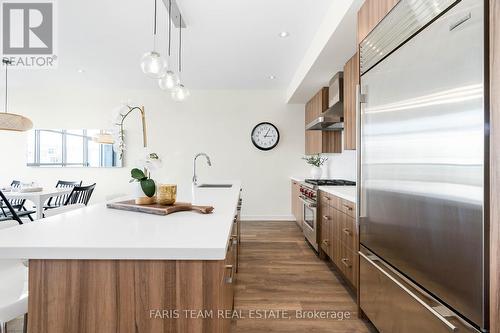 3666 Ferretti Court, Innisfil, ON - Indoor Photo Showing Kitchen With Upgraded Kitchen