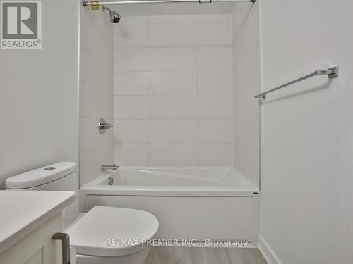 #306 -681 Yonge St, Barrie, ON - Indoor Photo Showing Bathroom