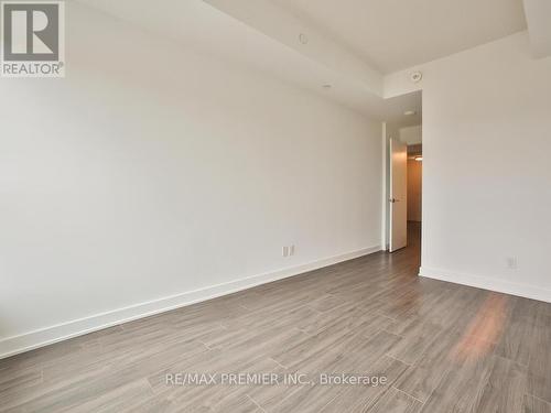 #306 -681 Yonge St, Barrie, ON - Indoor Photo Showing Other Room