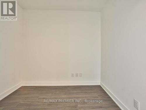 #306 -681 Yonge St, Barrie, ON - Indoor Photo Showing Other Room