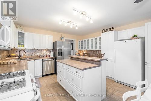 343 Arthur St, Orillia, ON - Indoor Photo Showing Kitchen With Double Sink