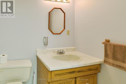 40 Ridge Ave, Ramara, ON - Indoor Photo Showing Bathroom