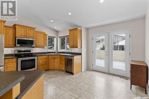 123 Perehudoff Crescent, Saskatoon, SK - Indoor Photo Showing Kitchen With Stainless Steel Kitchen