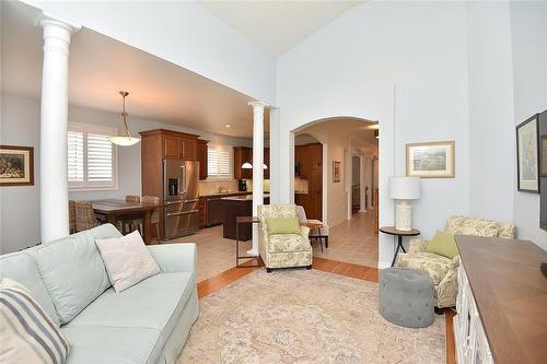 211 Valridge Drive, Hamilton, ON - Indoor Photo Showing Living Room