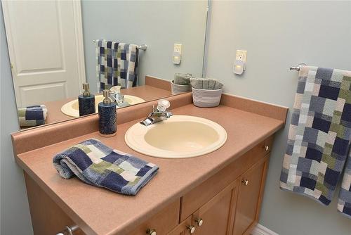 211 Valridge Drive, Hamilton, ON - Indoor Photo Showing Bathroom