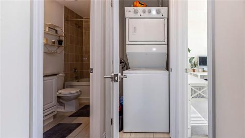 2375 Bronte Road|Unit #204, Oakville, ON - Indoor Photo Showing Laundry Room