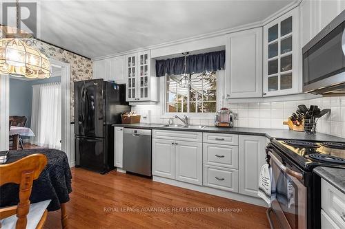 69 Colonel By Crescent, Smiths Falls, ON - Indoor Photo Showing Kitchen With Double Sink