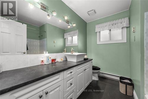 69 Colonel By Crescent, Smiths Falls, ON - Indoor Photo Showing Bathroom