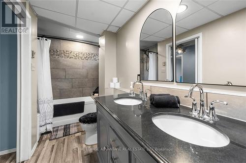 69 Colonel By Crescent, Smiths Falls, ON - Indoor Photo Showing Bathroom