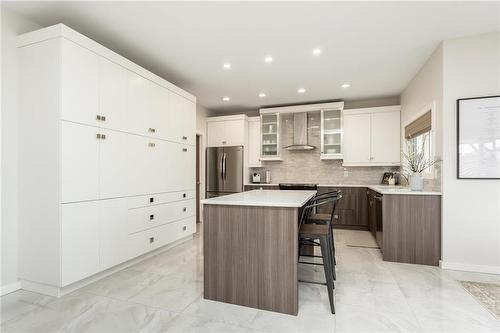 181 Willow Creek Road, Winnipeg, MB - Indoor Photo Showing Kitchen With Upgraded Kitchen