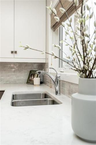181 Willow Creek Road, Winnipeg, MB - Indoor Photo Showing Kitchen With Double Sink