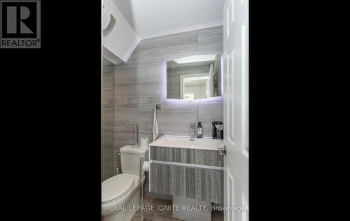 35 Elizabeth Street N, Brampton, ON - Indoor Photo Showing Bathroom