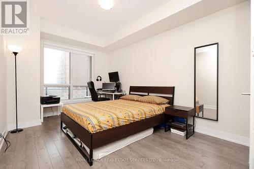 #404 -150 Oak Park Blvd, Oakville, ON - Indoor Photo Showing Bedroom