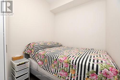 #404 -150 Oak Park Blvd, Oakville, ON - Indoor Photo Showing Bedroom