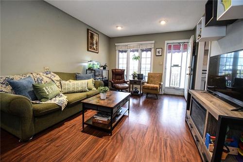 305 Main Street W, Dunnville, ON - Indoor Photo Showing Living Room