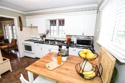 305 Main Street W, Dunnville, ON - Indoor Photo Showing Kitchen With Double Sink