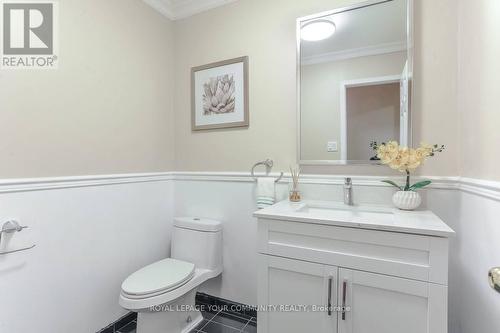 4 Pickett Cres, Richmond Hill, ON - Indoor Photo Showing Bathroom