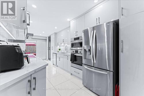 11 Miriam Garden Way, Vaughan, ON - Indoor Photo Showing Kitchen With Upgraded Kitchen