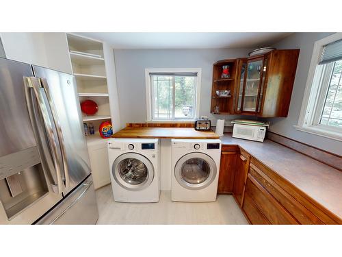 3001 Westside Road, Moyie, BC - Indoor Photo Showing Laundry Room
