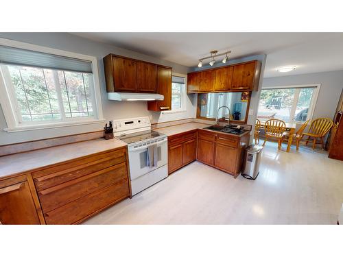 3001 Westside Road, Moyie, BC - Indoor Photo Showing Kitchen With Double Sink