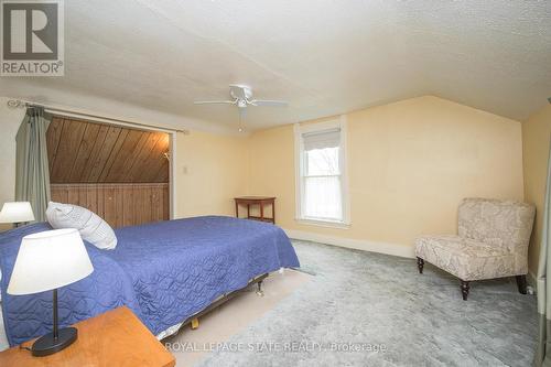 3142 Jerseyville Rd, Hamilton, ON - Indoor Photo Showing Bedroom