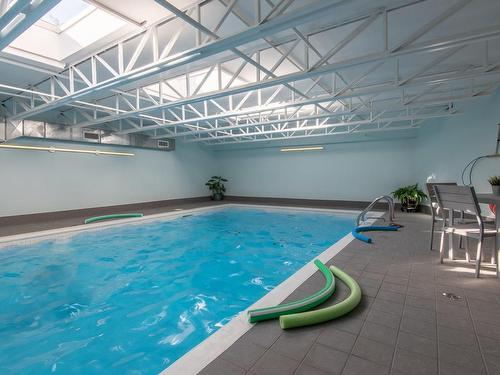 Pool - 607-1665 Av. Victoria, Saint-Lambert, QC - Indoor Photo Showing Other Room With In Ground Pool