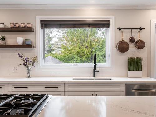 Kitchen - 443 Rue Des Pins, Saint-Bruno-De-Montarville, QC - Indoor Photo Showing Kitchen With Double Sink