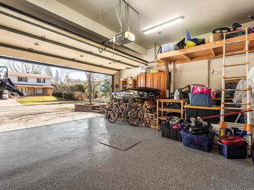 Garage - 443 Rue Des Pins, Saint-Bruno-De-Montarville, QC - Indoor Photo Showing Garage