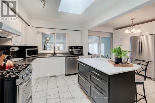 193 Tuxedo Ave S, Hamilton, ON - Indoor Photo Showing Kitchen With Double Sink